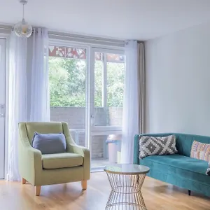 Apartment Brand New Flat With Car Park, London