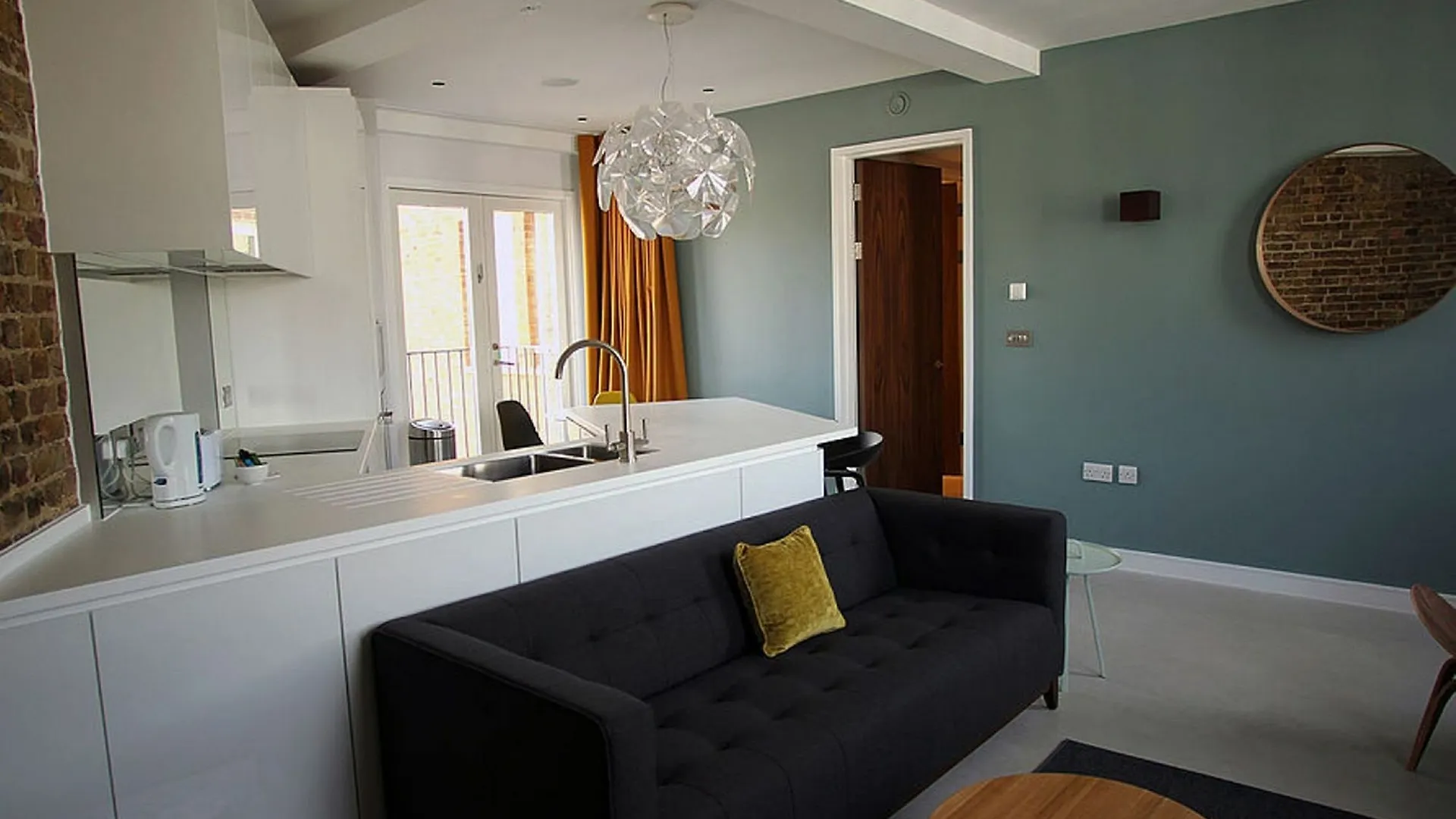 Hop Art House Serviced Apartments London