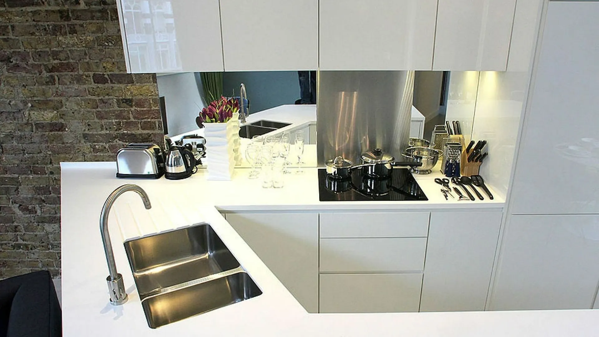 Hop Art House Serviced Apartments London