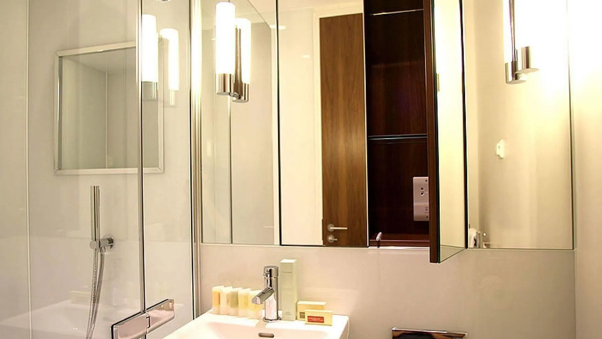 Hop Art House Serviced Apartments London